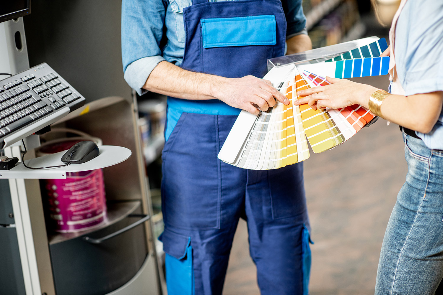 choosing-paints-in-the-building-shop-2021-09-02-05-25-32-utcWeb